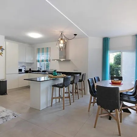 Beautiful 2 Bedroom Self Catering With Private Pool And Garden In The Encosta Do In Quinta Do *