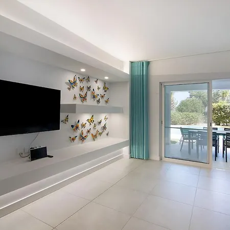 Beautiful 2 Bedroom Self Catering With Private Pool And Garden In The Encosta Do In Quinta Do *
