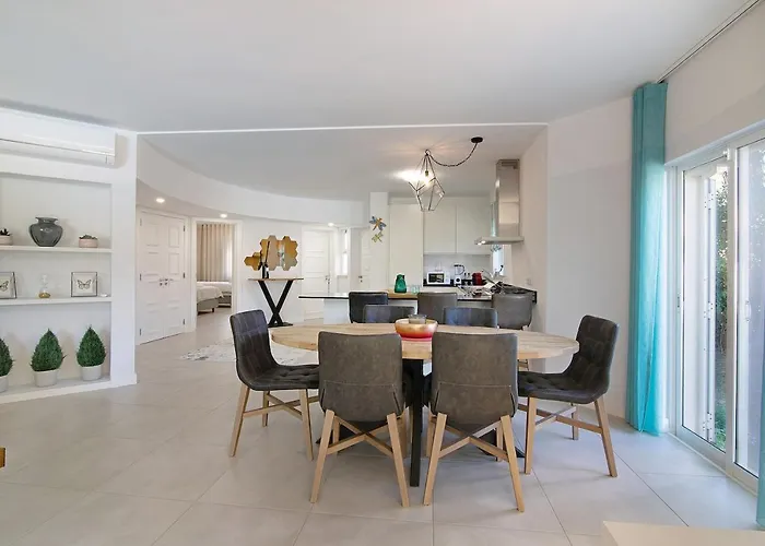 Appartement Beautiful 2 Bedroom Self Catering With Private Pool And Garden In The Encosta Do In Quinta Do *