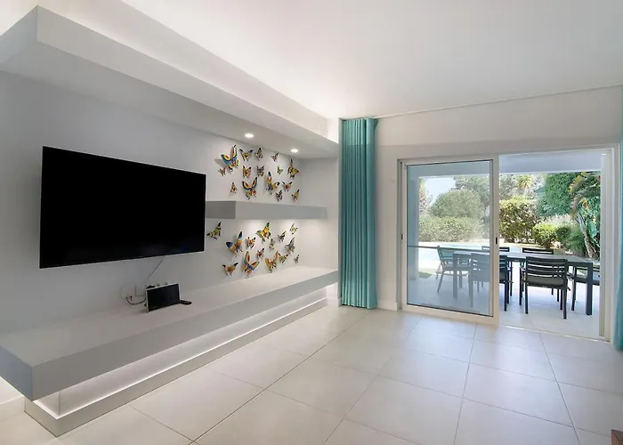 Beautiful 2 Bedroom Self Catering With Private Pool And Garden In The Encosta Do In Quinta Do *
