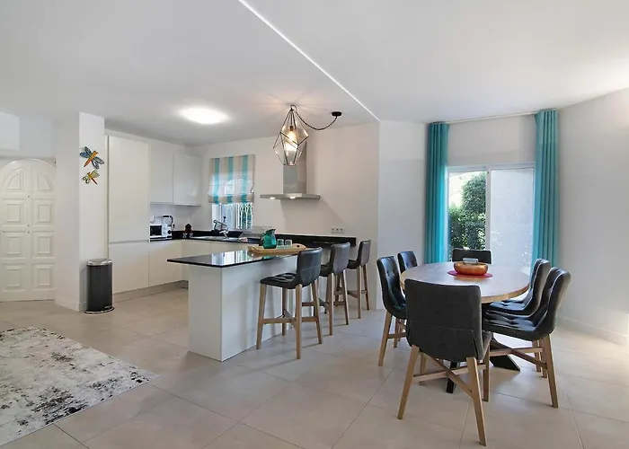 Beautiful 2 Bedroom Self Catering With Private Pool And Garden In The Encosta Do In Quinta Do *